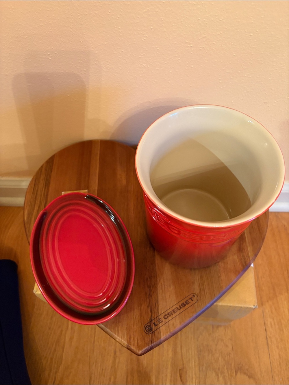Le Creuset Stoneware Utensil Crock with Spoon Rest - Picture 4 of 10